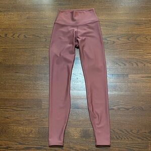 Women’s alo Airlift Warm Leggings Size XS Dusty Rose